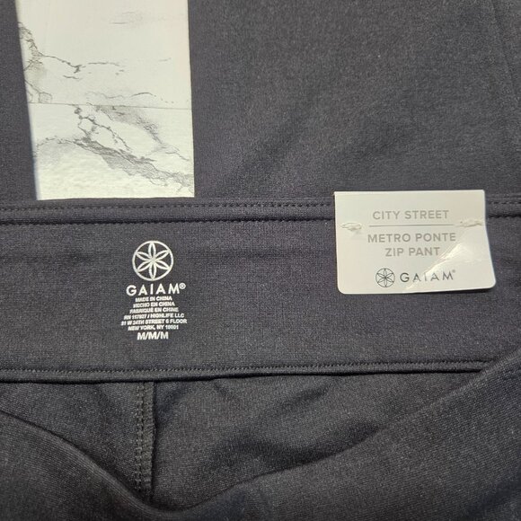 Gaiam Medium Black Pull On Skinny Leg Ponte Pant Leggings Pockets NWT - Picture 8 of 11